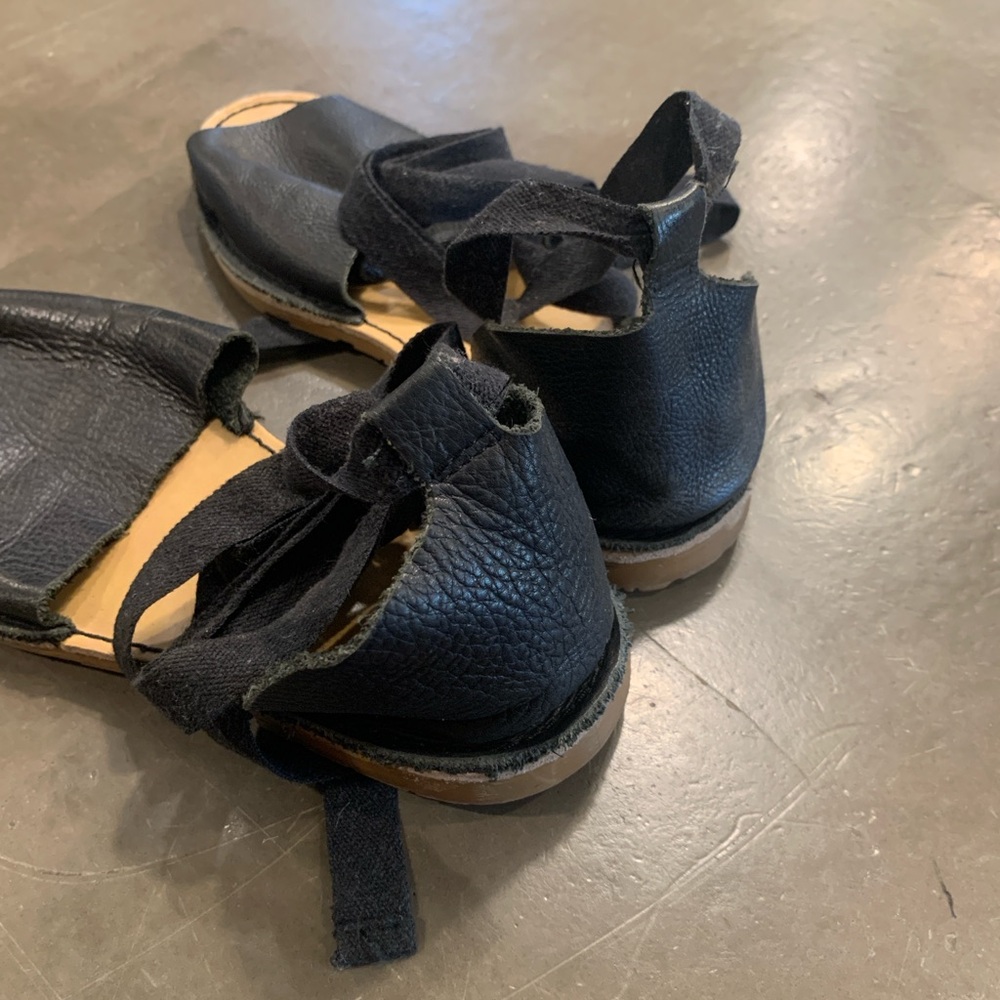 Black Leather Sandals/size 38/7.5 - Picture 6 of 12